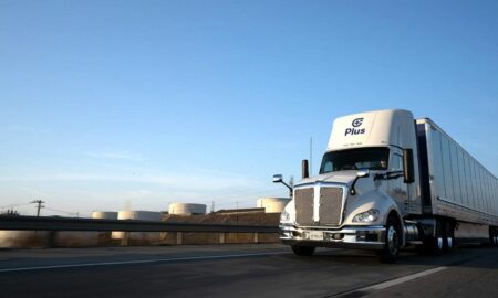 Amazon, AV teknolojisi üzerindeki bahislerini korumaya devam ederken robot kamyon başlangıcına bakıyor