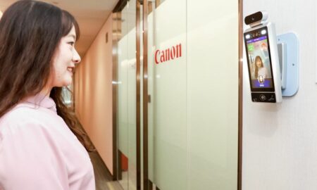 Canon, Çin ofislerine yalnızca gülümseyen çalışanların içeri girmesine izin veren AI kameralar yerleştirdi