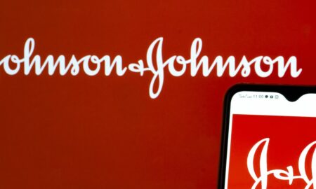 Johnson & Johnson, New York ile 230 milyon dolarlık opioid davasını çözdü