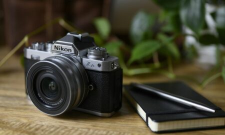 Nikon'un Z FC'si, aynasız formda bir film kamerası dirilişidir