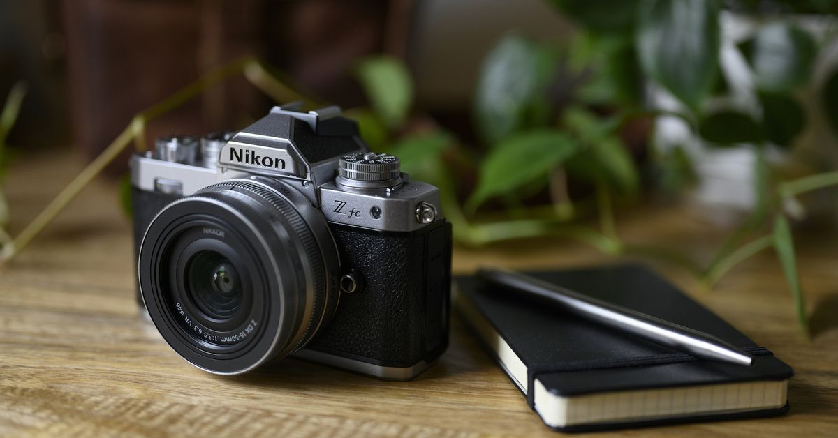 Nikon'un Z FC'si, aynasız formda bir film kamerası dirilişidir
