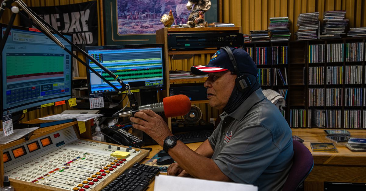Pandemi, Navajo Nation'ın radyo istasyonlarını daha da hayati hale getirdi