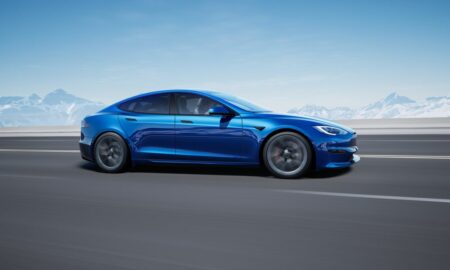 'Şimdiye kadar yapılmış en hızlı üretim arabası' olan Tesla Model S Plaid'in ilk çıkışı nasıl izlenir?