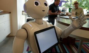 SoftBank'ın Pepper robotunun üretimini durdurduğu bildirildi