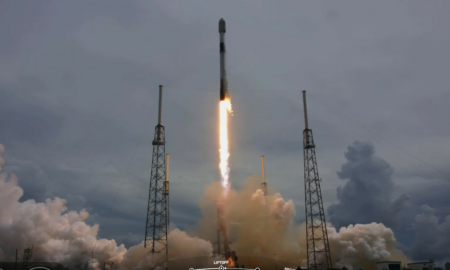 SpaceX uzaya 88 uydu fırlattı