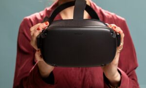 Yeni Oculus Quest güncellemesi, orijinal kulaklık için çoklu görev ve kablosuz akış ekler