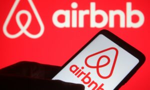 Airbnb, parti baskısında on binlerce rezervasyonu engelledi