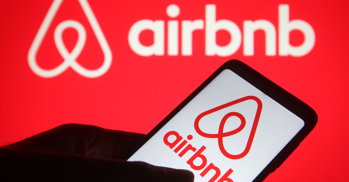 Airbnb, parti baskısında on binlerce rezervasyonu engelledi