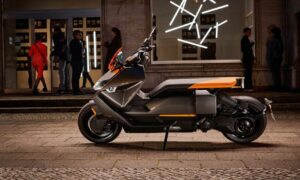 BMW aslında fütüristik CE 04 elektrikli scooter'ı yapıyor