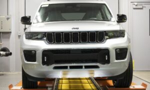 Jeep, 2025 yılına kadar her kategoride "sıfır emisyonlu" SUV'lara sahip olacağını söyledi