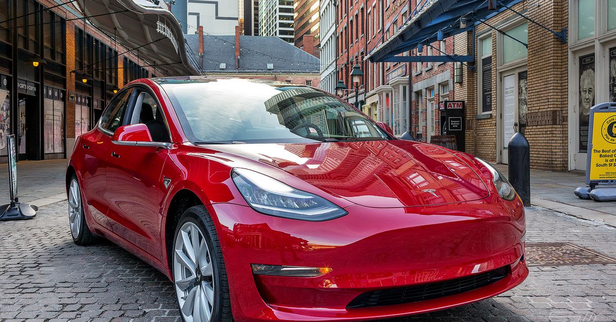 Tesla, 2021'in ikinci çeyreğinde 200.000'den fazla araba teslim etti
