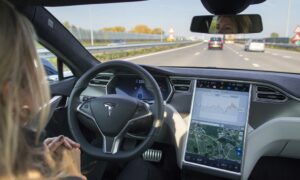 ABD hükümeti, acil durum araçlarıyla Tesla Otopilot kazalarına soruşturma açtı