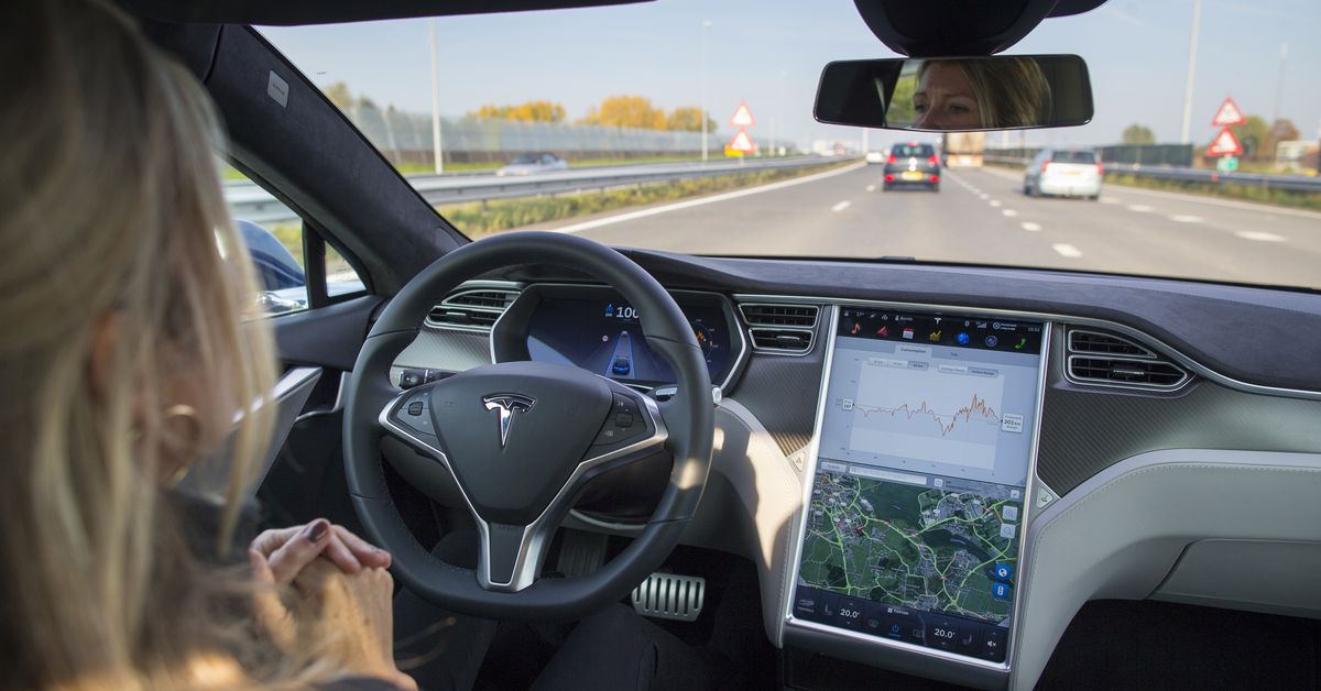 ABD hükümeti, acil durum araçlarıyla Tesla Otopilot kazalarına soruşturma açtı