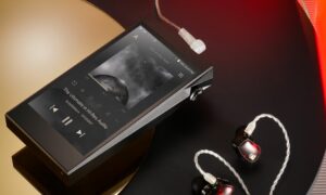 Bu süper pahalı Astell & Kern müzik çalarda küçük bir lambalı amfi var