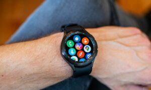 Samsung'un yeni Galaxy Watch'ı kendi başına bir telsiz özelliği kazanıyor