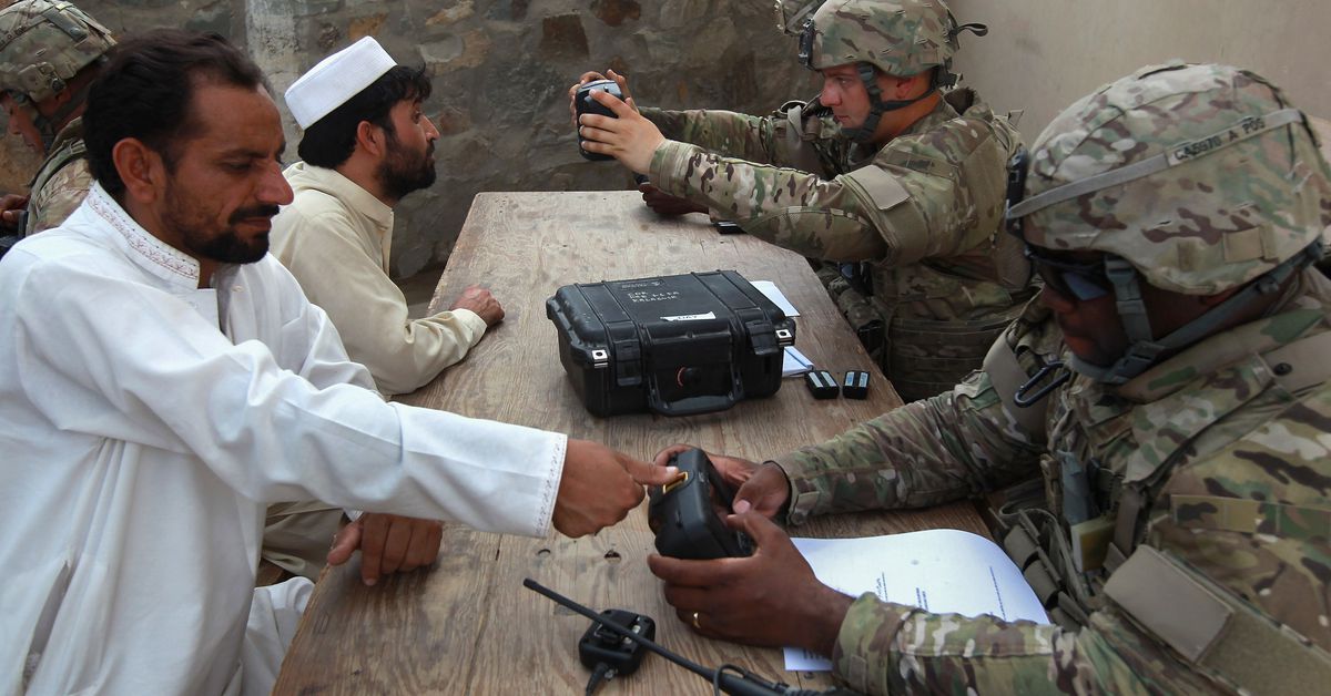 Taliban, Afganistan'daki ABD müttefiklerini teşhis edebilecek biyometrik verilere el koymuş olabilir