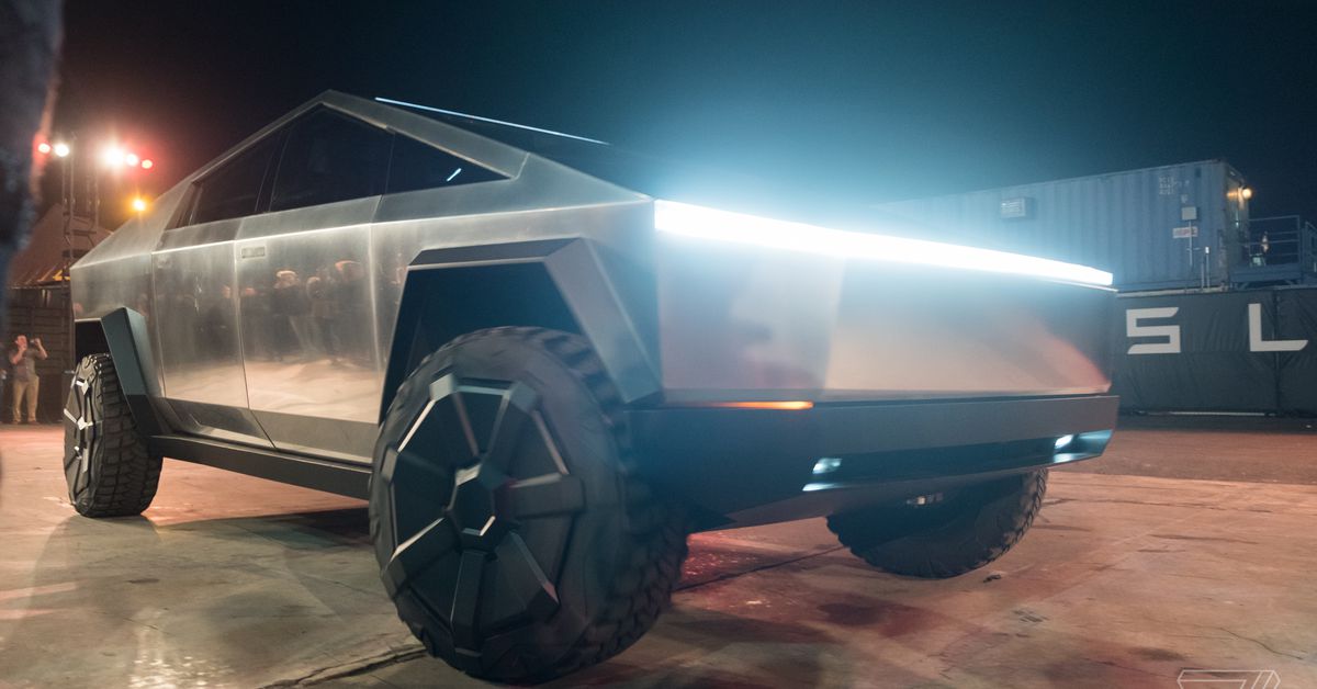 Tesla Cybertruck üretimi 2022'ye ertelendi