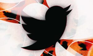 Twitter, ifşaat yasasını ihlal ettikleri için onları askıya aldıktan sonra Hintli politikacıların hesaplarının engellemesini kaldırıyor