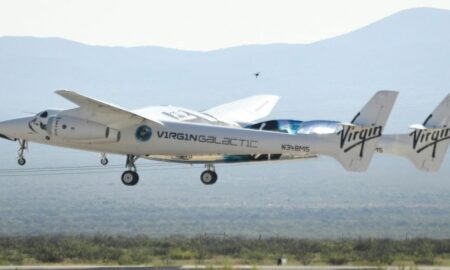Virgin Galactic, koltuk başına 450 bin dolardan bilet satışlarını yeniden açtı