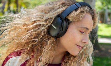 Bose, 24 saat pil ömrüne sahip QuietComfort 45 gürültü önleyici kulaklıkları duyurdu
