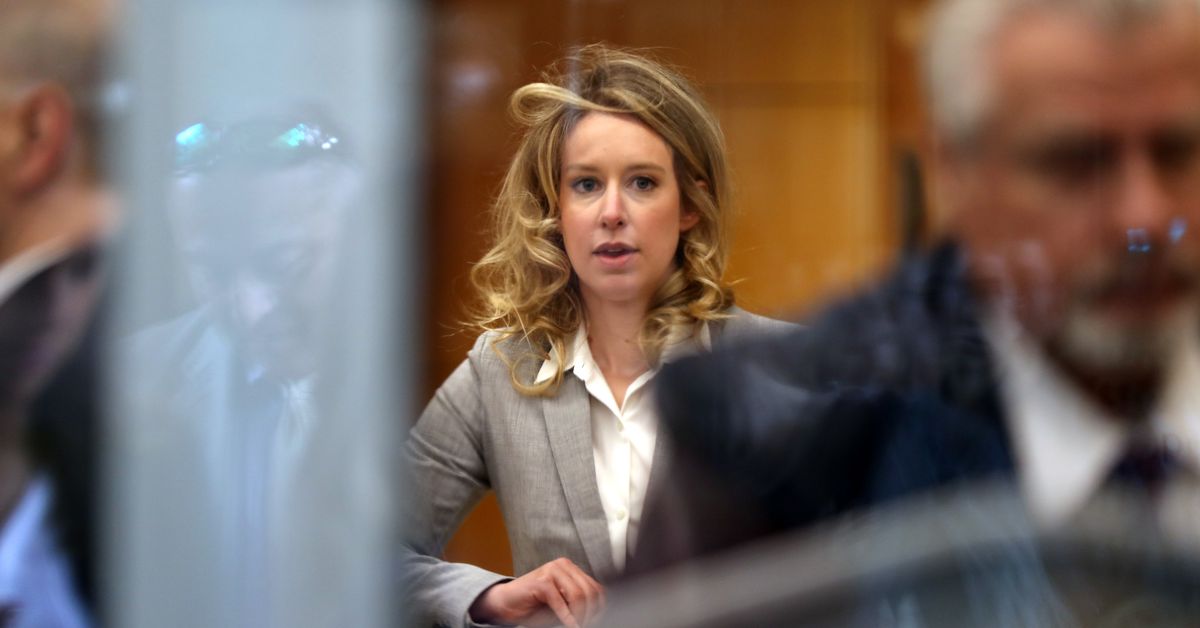 Elizabeth Holmes'un cüretkar metinlerini halka açık hale getirmek, nihai suç caydırıcısıdır