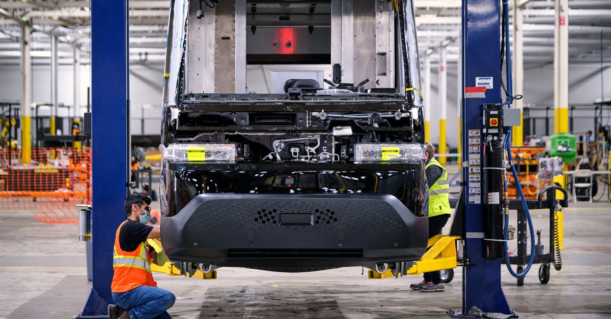 GM'den BrightDrop ilk elektrikli minibüslerini inşa etmeye başladı