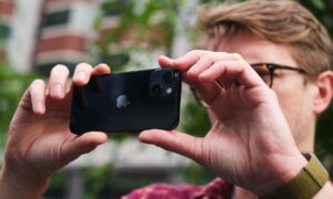 İPhone 13 Mini hala daha yavaş MagSafe şarj hızları alıyor
