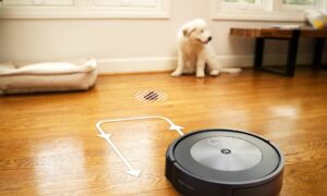 iRobot'un en yeni Roomba'sı köpek kakasını önlemek için AI kullanıyor