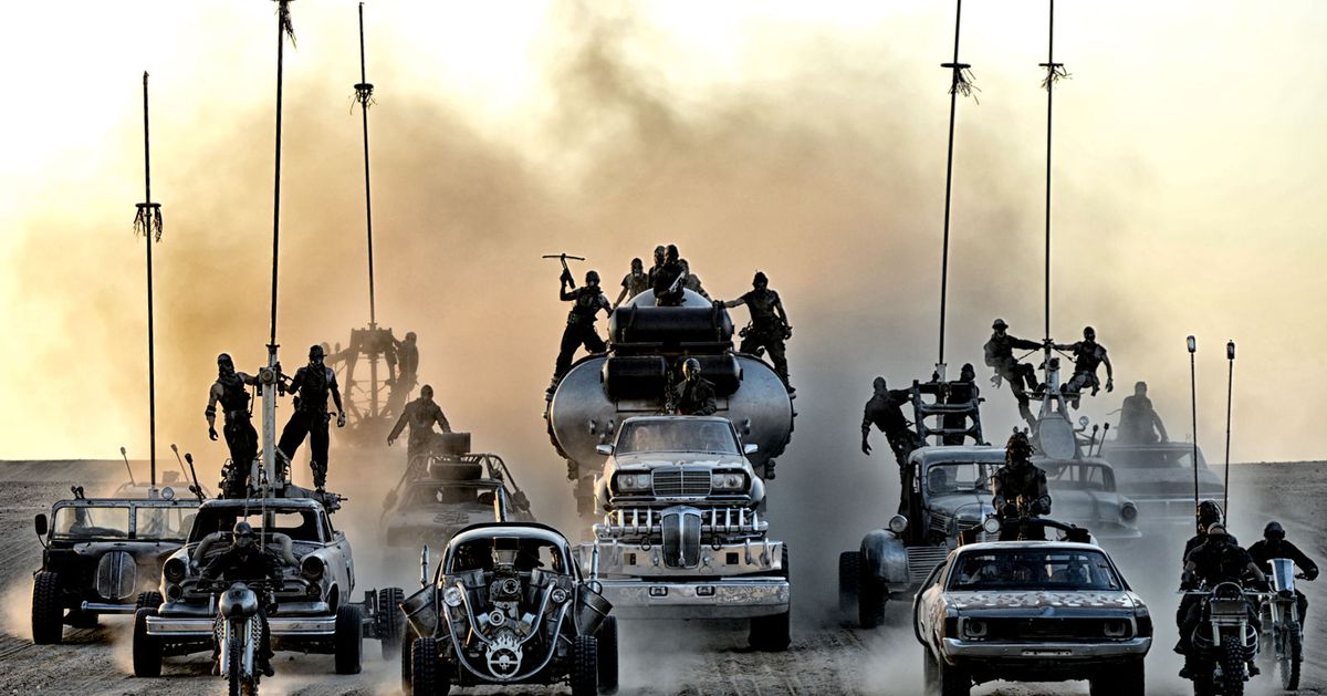 Mad Max: Fury Road'un ikonik kıyamet sonrası Savaş Kuleleri filosu açık artırmada