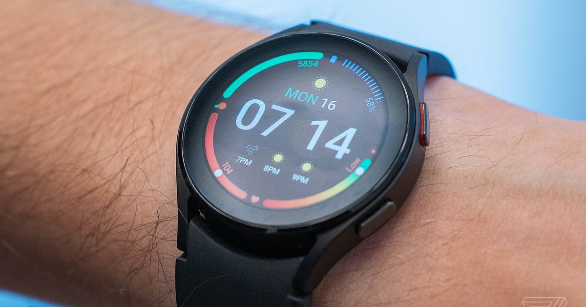 Samsung Galaxy Watch 4, bugün ücretsiz kablosuz şarj cihazıyla 20 $ indirimde