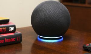 Alexa'm neden yeşil, kırmızı, turuncu ve sarı renkte yanıp sönüyor?