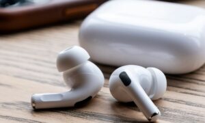 Apple, çatırtı veya ANC sorunları için AirPods Pro onarım programını genişletiyor