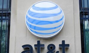 AT&T'nin One America News Network'ün en büyük destekçisi olduğu iddia ediliyor