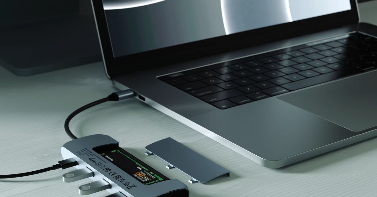Bağlantı noktalarından daha fazla paranız varsa, Satechi'nin USB-C hub'ı bir SSD tutabilir