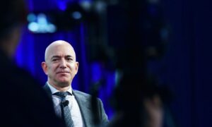 'Cinsiyetçilikle dolu': Jeff Bezos'un Blue Origin çalışanları, 'zehirli' işyeri kültürünü anlatıyor