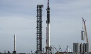 Eleştirmenler ve destekçiler, SpaceX'in Güney Teksas'tan fırlatma planlarını tartışmak için yürürlüğe girdi