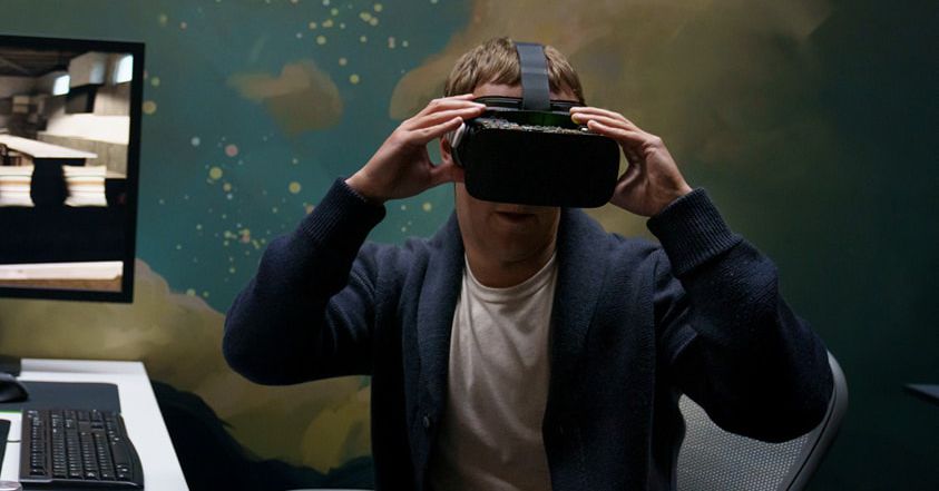 Facebook, yeni fotoğraflarla VR prototip donanımını kızdırıyor