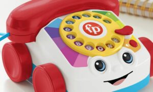 Fisher-Price'ın ikonik Chatter Telefonu artık gerçek telefon görüşmeleri yapıyor