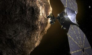 NASA, Jüpiter çevresindeki asteroit sürülerini keşfetmek için 12 yıllık bir yolculuğa bir uzay aracı gönderiyor.