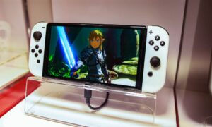 PSA: OLED Switch'inizin cam ekranındaki koruyucu kapağı çıkarmayın