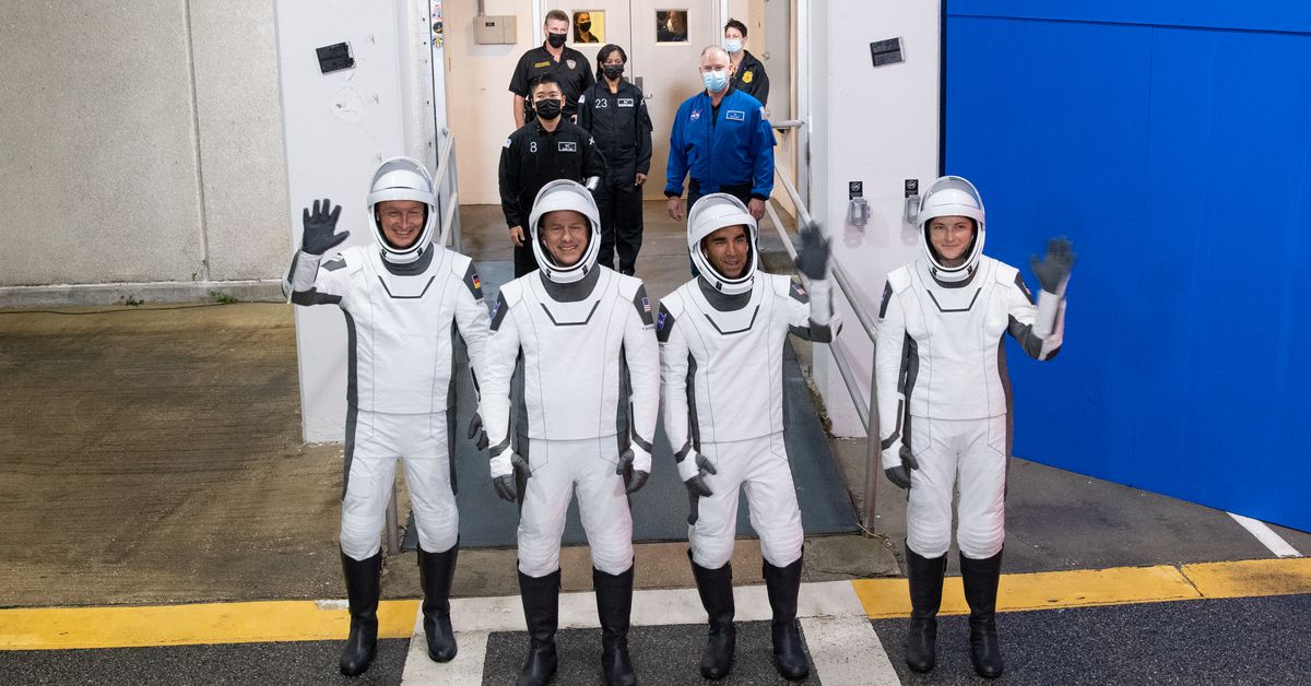 SpaceX'in Uluslararası Uzay İstasyonuna yaptığı Crew-3 görevi nasıl izlenir