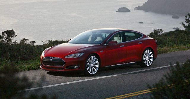 Tesla'nın Model 3'ü, Avrupa'da aylık satış listelerinde ilk sırada yer alan ilk elektrikli araç oldu
