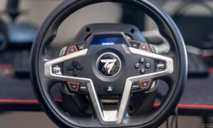 Thrustmaster'ın T248'i harika bir PS5 yarış direksiyonudur