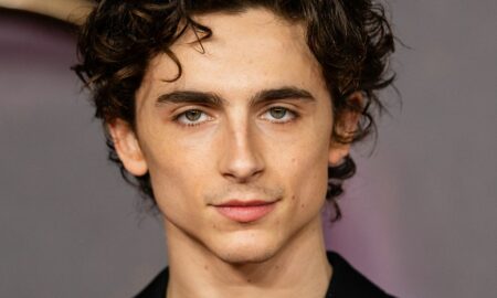 Timothée Chalamet, Xbox 360 denetleyicilerini değiştirmek için kullanılır