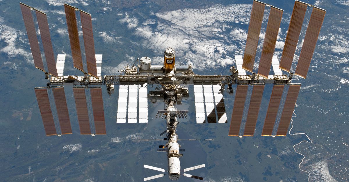 Uluslararası Uzay İstasyonu, bir Rus gemisindeki iticilerin beklenmedik bir şekilde ateşlenmesinden sonra eğildi