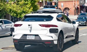 Waymo'nun otonom araçları San Francisco'da çıkmaz bir sokakta takılıp kalıyor