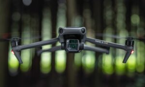 DJI yeni amiral gemisi Mavic drone'larını piyasaya sürdü - Mavic 3 ve Mavic 3 Cine