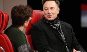 Elon Musk, Twitter anket trolünün ardından 1,1 milyar dolarlık Tesla hissesini boşalttı