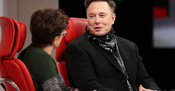 Elon Musk, Twitter anket trolünün ardından 1,1 milyar dolarlık Tesla hissesini boşalttı