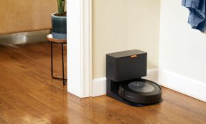 iRobot Roomba güncellemesi, Noel ağacınızı devirmeyi önlemek için AI kullanır